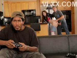 Ở nhà, tôi quyến rũ người bạn sói của mình bằng những bộ trang phục gợi cảm và làm theo chỉ dẫn của anh ta để phơi bày cơ thể mình [MP4/524MB]