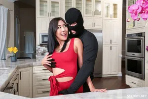 Chuyện tình anh học sinh và cô chủ quán cafe có Ông xã biến thái