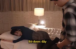 Con đĩ nhỏ đang vui vẻ đã quan hệ tình dục nồng nhiệt với anh chàng để những người bạn sói nhìn thấy, ngậm sâu vào họng rồi địt lồn con đĩ, để anh chàng mút núm vú và liếm lồn để trình chiếu cận cảnh, tăm bông và dụng cụ niệu đạo được đưa vào lồn