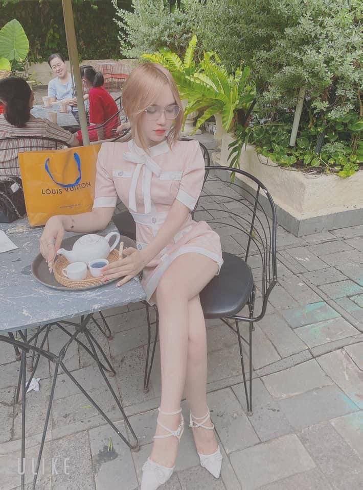 Chịch em nhà đối diện mỗi ngày khi cô ấy ra ngoài làm việc nhà